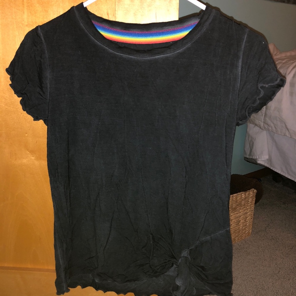 Black lettuce edge shirt